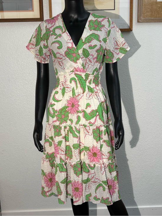 Alex & Parker Dresses & Skirts - Alex & Parker floral dress featuring a vibrant pink and green pattern